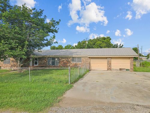 369 N Bell, Evant, TX, 76525-9654 | Card Image