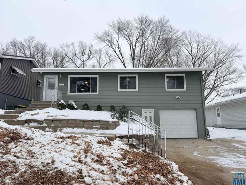 2638 S Cecelia St, Sioux City, IA, 51106-3249 | Card Image