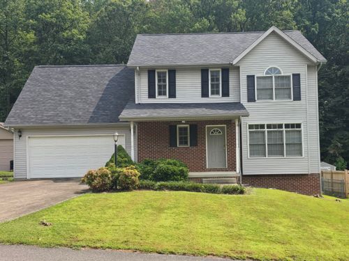 220 Windermere Dr, Middlesboro, KY, 40965-9437 | Card Image