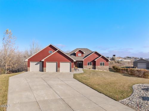 3200 Highview Avenue, Minot, ND, 58703 | Card Image