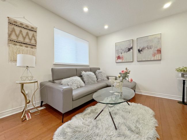1 - 900 Central Park Dr, Condo with 3 bedrooms, 3 bathrooms and 1 parking in Brampton ON | Image 7