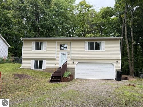 18860 Lakewood Cir, Lake Ann, MI, 49650-9722 | Card Image