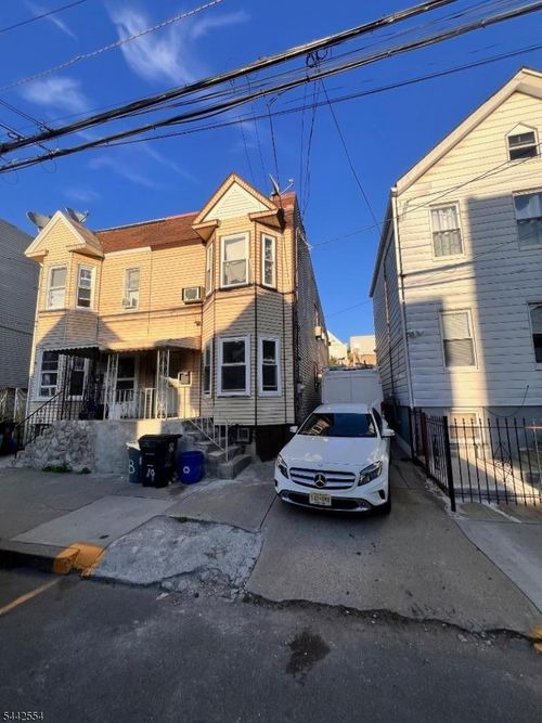 19 Highland Ave, Newark, NJ, 07104-1106 | Card Image