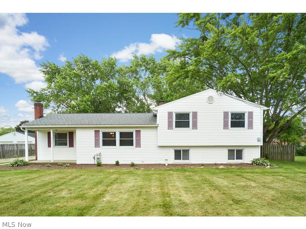 Edison St, Uniontown, OH 44685