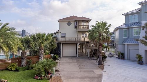 106 Bora Bora Dr, Tiki Island, TX, 77554-6104 | Card Image