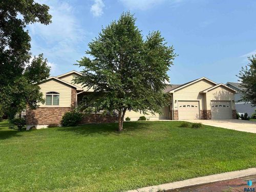 1020 S Dewald St, Freeman, SD, 57029-2015 | Card Image