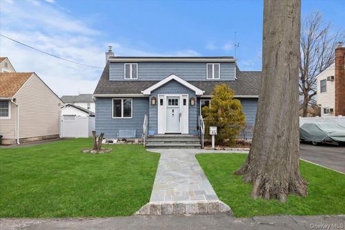 476 37th Street, Babylon, NY, 11757 | Card Image