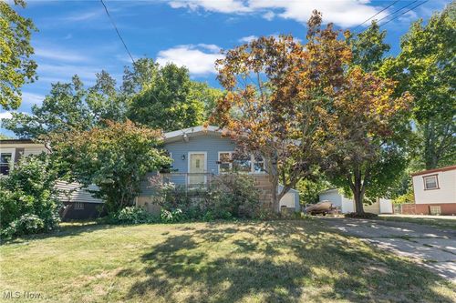 834 Hancock Ave, Akron, OH, 44314-1016 | Card Image