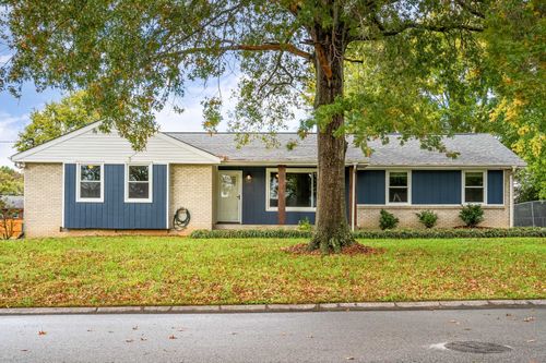 202 Raindrop Ln, Hendersonville, TN, 37075-2402 | Card Image