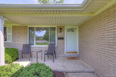 Covered front porch | Image 3