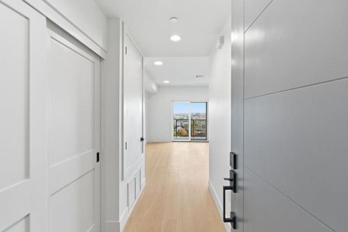 apt-206-560 El Camino Real, San Carlos, CA, 94070-2494 | Card Image