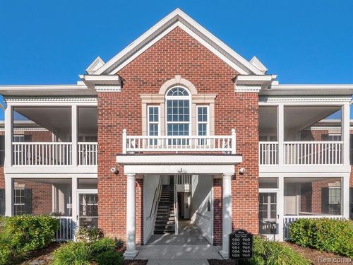 96-964 Summerfield Glen Cir, Ann Arbor, MI, 48103-9165 | Card Image