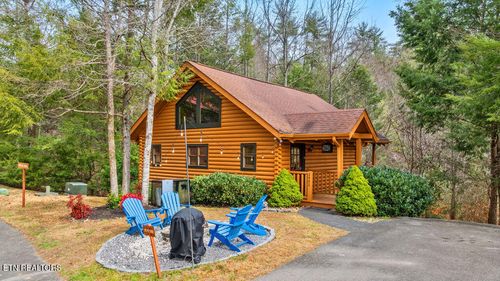 2402 Whitetail Ridge Way, Sevierville, TN, 37862-7958 | Card Image