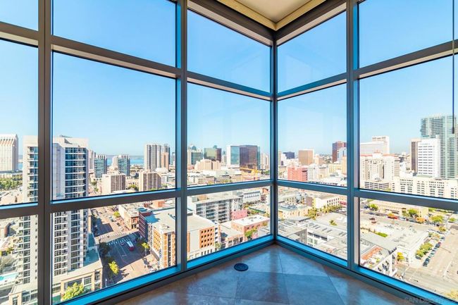 2301 - 800 The Mark Ln, House other with 2 bedrooms, 2 bathrooms and 2 parking in San Diego CA | Image 11