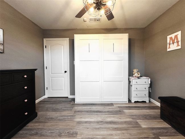 Spacious bedrooms with walkin closets | Image 13