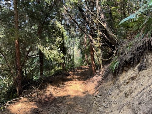 601-1 Hilltop Dr, Lakeside, OR, 97449 | Card Image