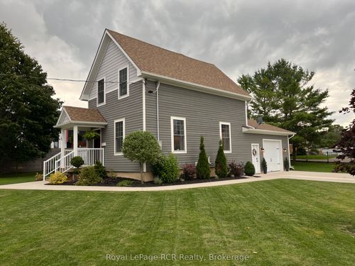 {{alt}} | Card Image