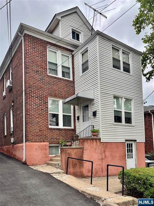 100 Hancox Ave, Nutley, NJ, 07110-3364 | Card Image