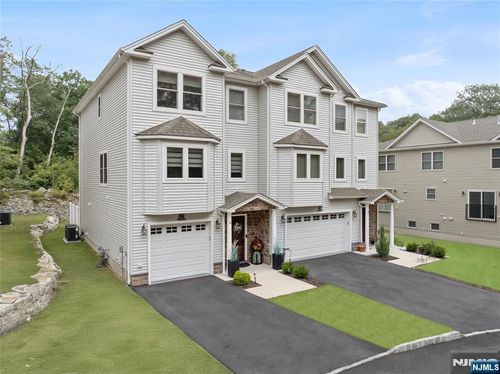 6 Stanley Way, Wanaque, NJ, 07465-2600 | Card Image