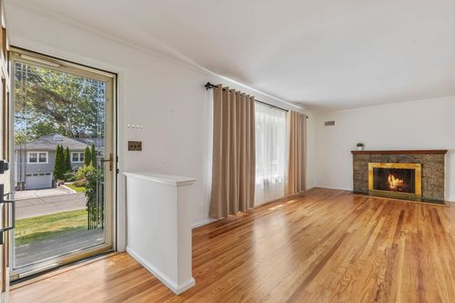 15 Bonnie Meadow Rd, Scarsdale, NY, 10583-6501 | Card Image