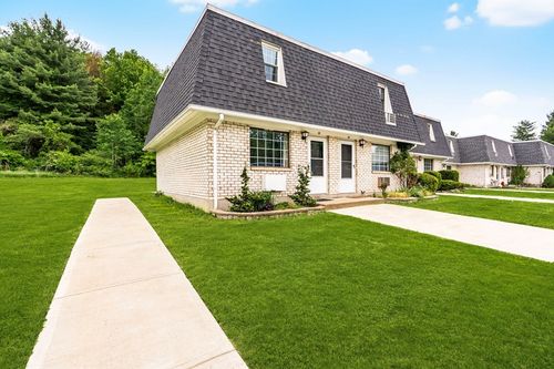 26-26 Meadowview Mnr, Greenfield, MA, 01301-9637 | Card Image