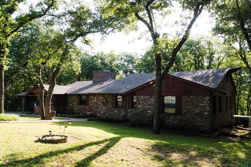 102 Twin Oaks St, Pauls Valley, OK, 73075-6209 | Card Image