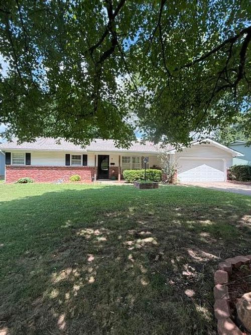 2711 S Claremont Ave, Springfield, MO, 65804-4121 | Card Image