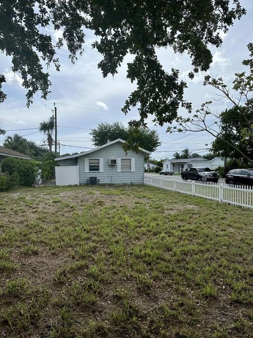 312 N 12th Ave Avenue N, Lake Worth Beach, FL, 33460 | Card Image