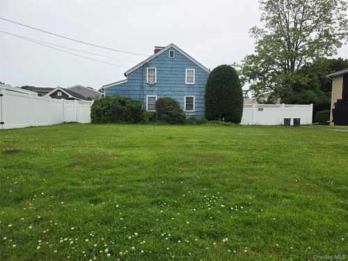 107 Eden Ave, Massapequa Park, NY, 11762-3220 | Card Image