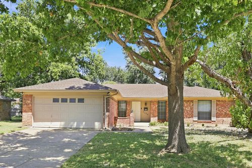 3204 Denbury Dr, Fort Worth, TX, 76133-3110 | Card Image