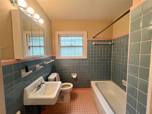 1808 E 38 Th 1/2 St, House other with 2 bedrooms, 2 bathrooms and null parking in Austin TX | Image 7