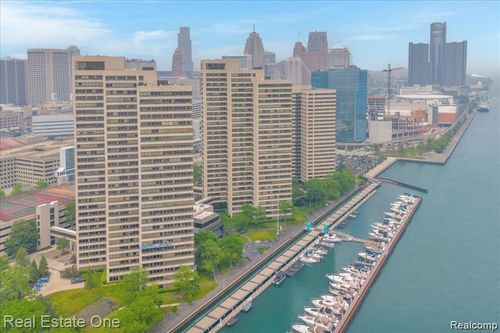24d-1001 Jefferson Ave, Detroit, MI, 48226-4508 | Card Image