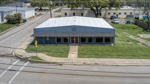 1118 Smith St, Waller, TX, 77484-8623 | Card Image
