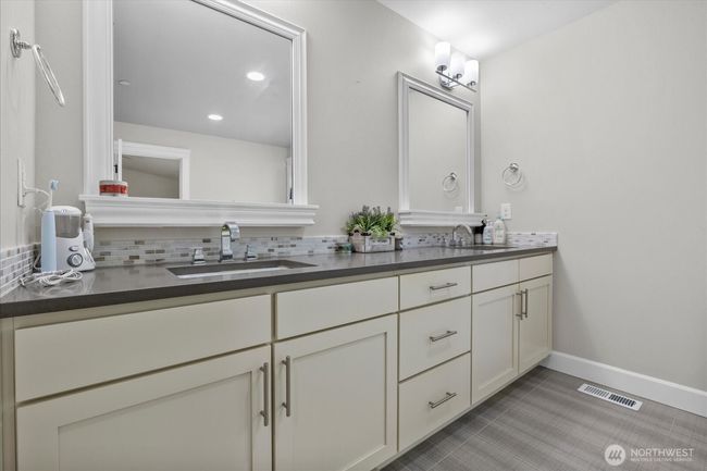 Primary Bath with dual sinks | Image 29