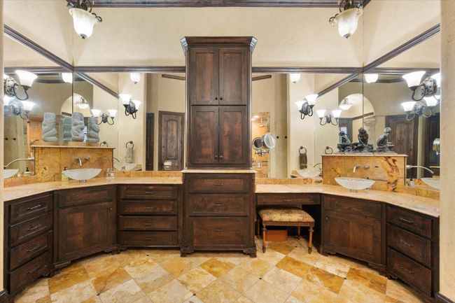 Primary Bathroom | Image 25