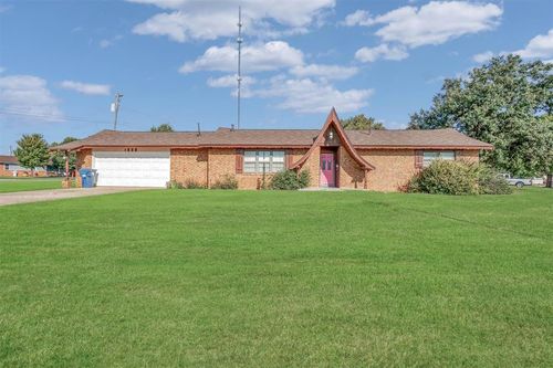 1600 Crestview Dr, Cordell, OK, 73632-1413 | Card Image