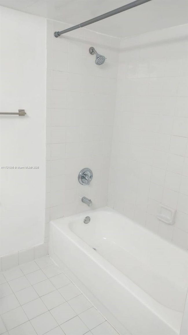 APT-129 - 2600 S University Dr, Condo with 3 bedrooms, 2 bathrooms and null parking in Davie FL | Image 8
