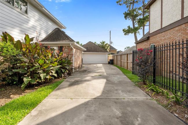16611 Brenton Oaks Dr, House other with 4 bedrooms, 3 bathrooms and 2 parking in Spring TX | Image 27
