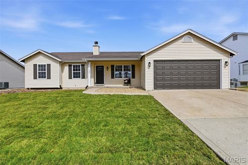 1048 Tower Park Dr, Saint Charles, MO, 63304-5027 | Card Image