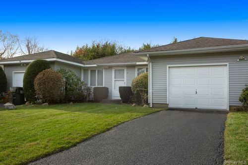 13-146 Montauk Hwy, Southampton, NY, 11968-4125 | Card Image