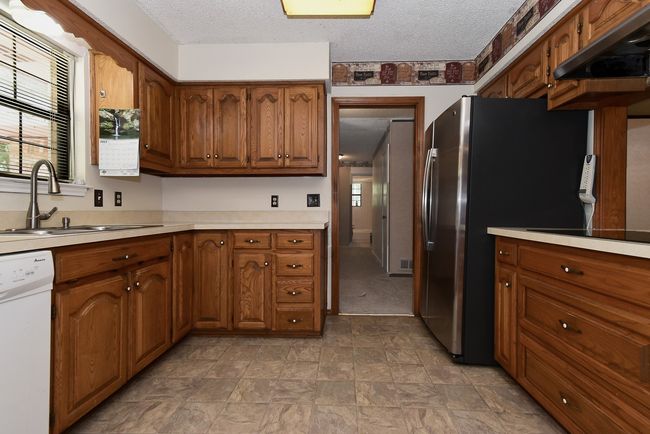 Kitchen with lots of counter space | Image 15