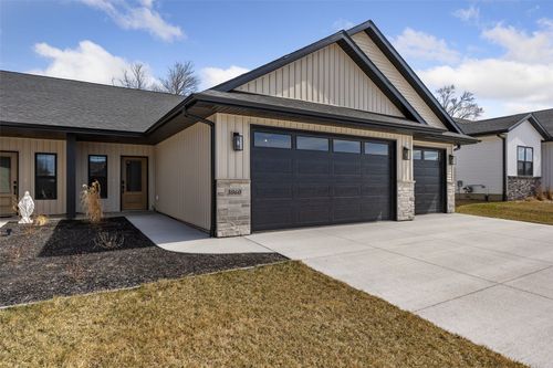 3060 Sunflower St, Ely, IA, 52227-9100 | Card Image