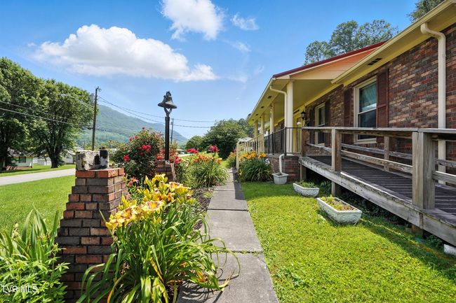 1710 Shawnee Ave E, House other with 4 bedrooms, 2 bathrooms and null parking in Big Stone Gap VA | Image 5
