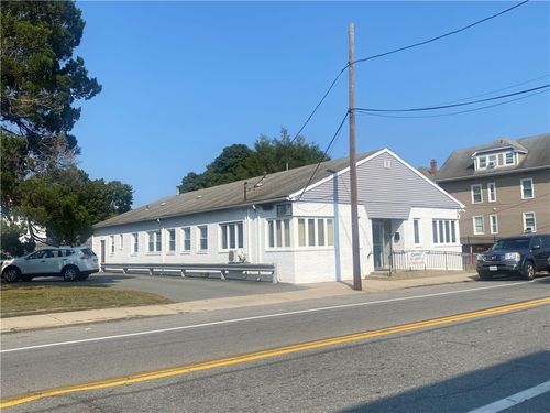 761 Park Ave, Cranston, RI, 02910-2137 | Card Image