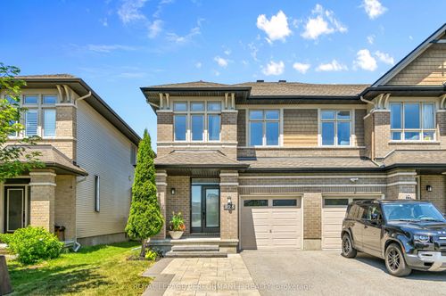 325 Ardmore St, Manotick, ON, K4M0E2 | Card Image