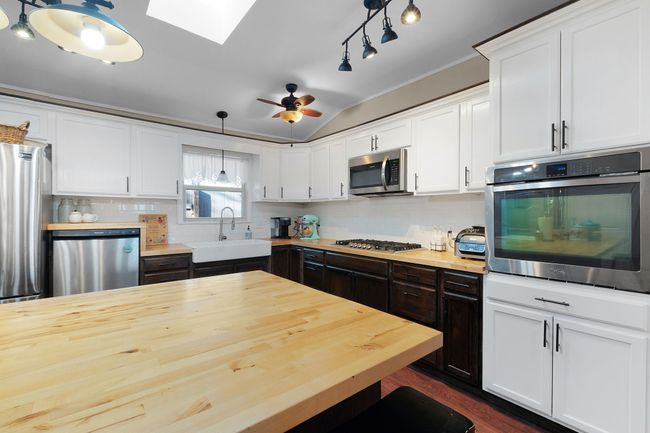 801 E Avenue C, House other with 4 bedrooms, 3 bathrooms and null parking in Lampasas TX | Image 16