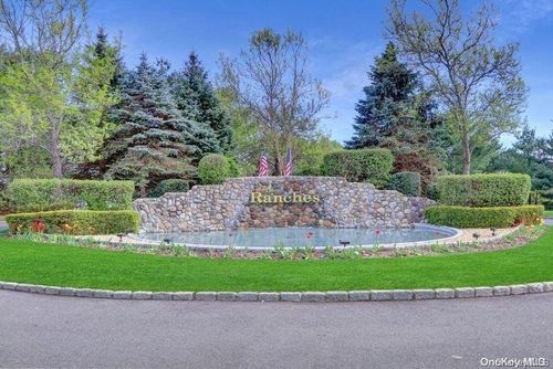 9 Shelly Ln, Mount Sinai, NY, 11766-3017 | Card Image