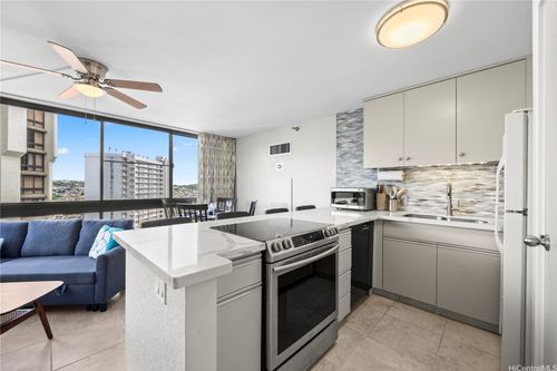 i2001-300 Wai Nani Way, Honolulu, HI, 96815-3983 | Card Image