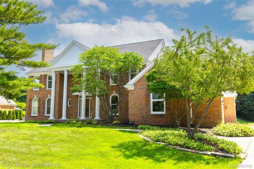 4866 Riverchase Dr, Troy, MI, 48098-4185 | Card Image