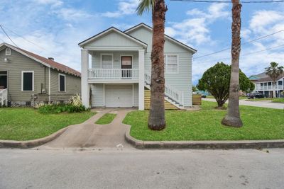 Welcome to 1024 47th Street! This completely renovated 4 bedroom home is on a desirable corner lot! NEW roof 2023, NEW Hvac, 2022, NEW water heater 2023! | Image 3